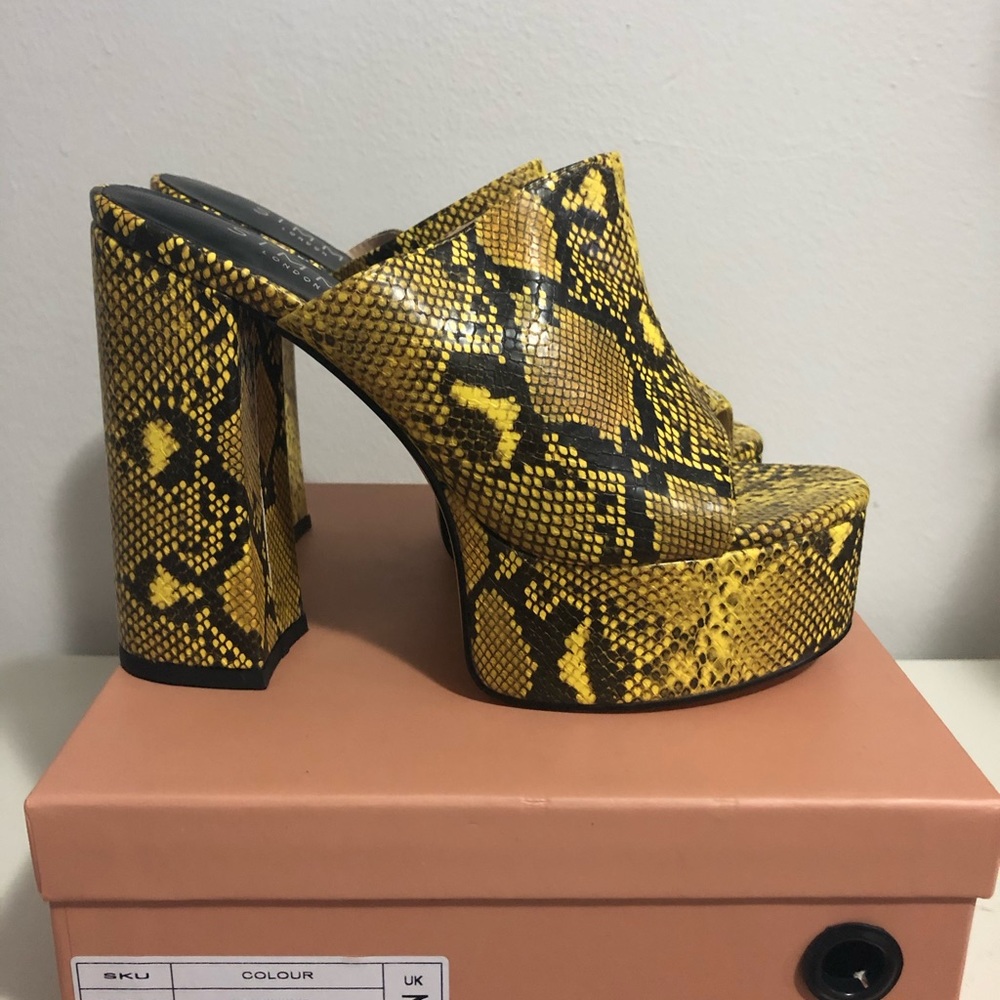 Simmi Clogs - Picture 3 of 4